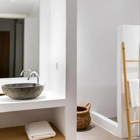 Hotel Platinum Paros - Azure - 5 Bedrooms - Sea Views & Private Pool - Naoussa 4*